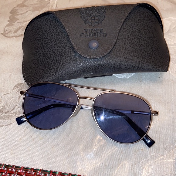 Vince Camuto - Picture 6 of 6